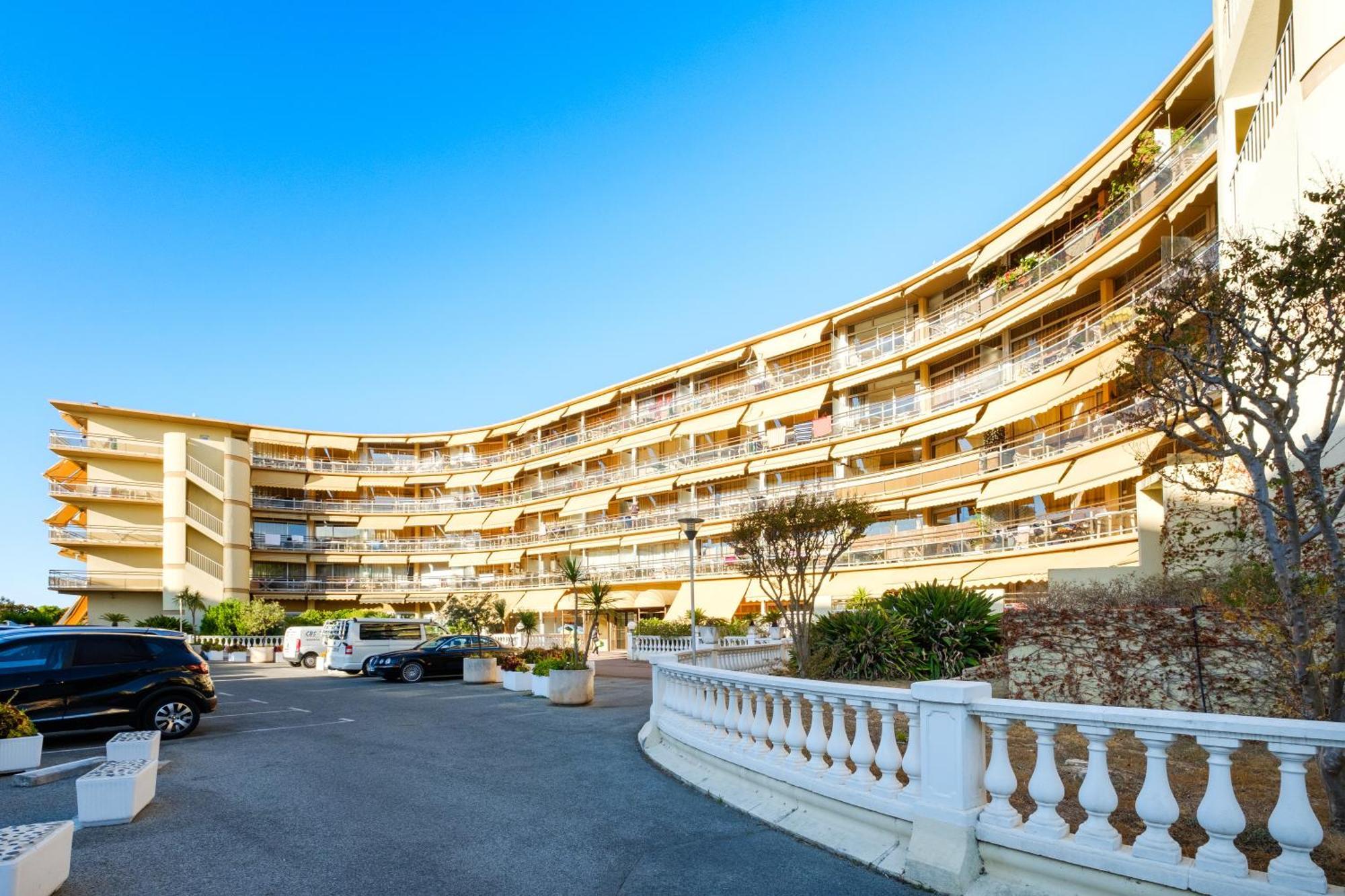 Residence Heliotel Marine Saint-Laurent-du-Var Exterior foto